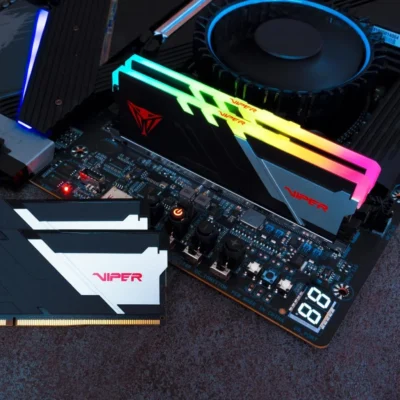 Kit Barrettes mémoire 32Go (2x16Go) DIMM DDR5 Patriot Viper Venom RGB  7200MHz (Noir)